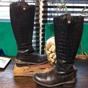 Almost excellent Vince Camuto  riding boot brown